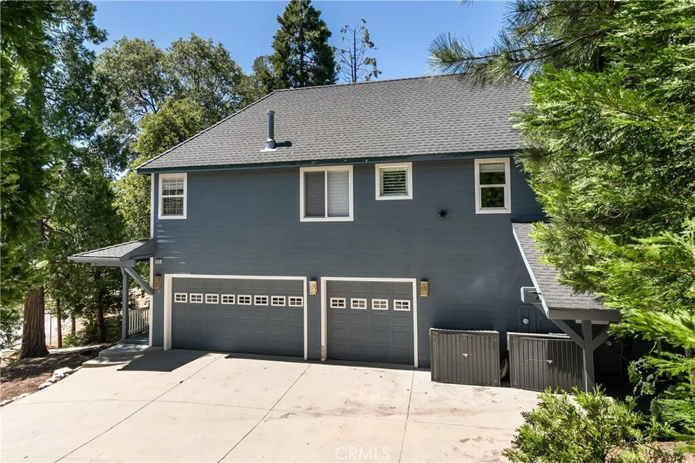 26125 Augusta Dr, Lake Arrowhead, CA 92352