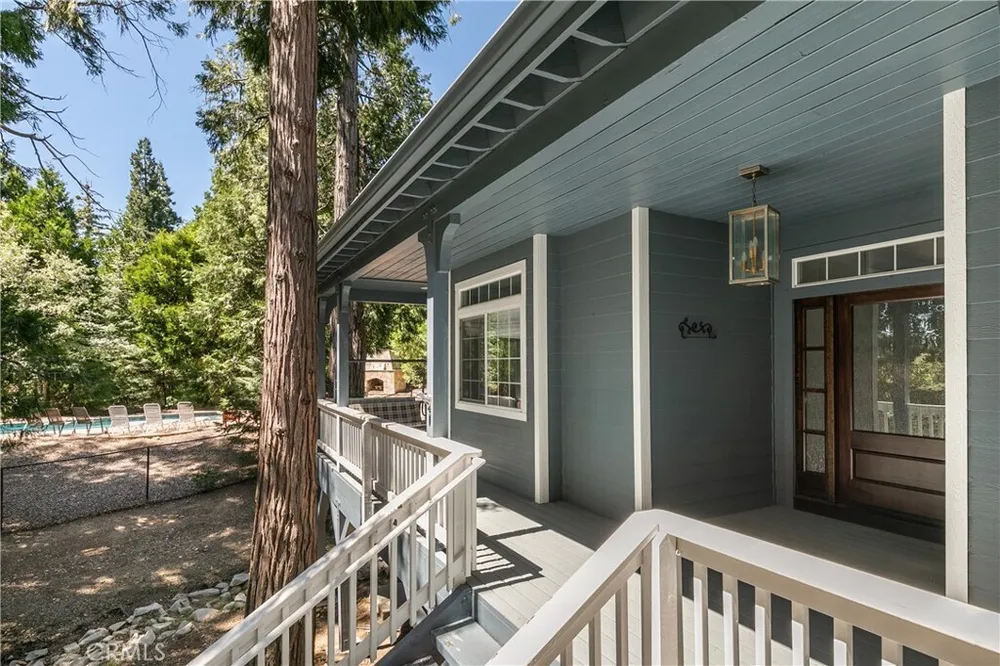 26125 Augusta Dr, Lake Arrowhead, CA 92352