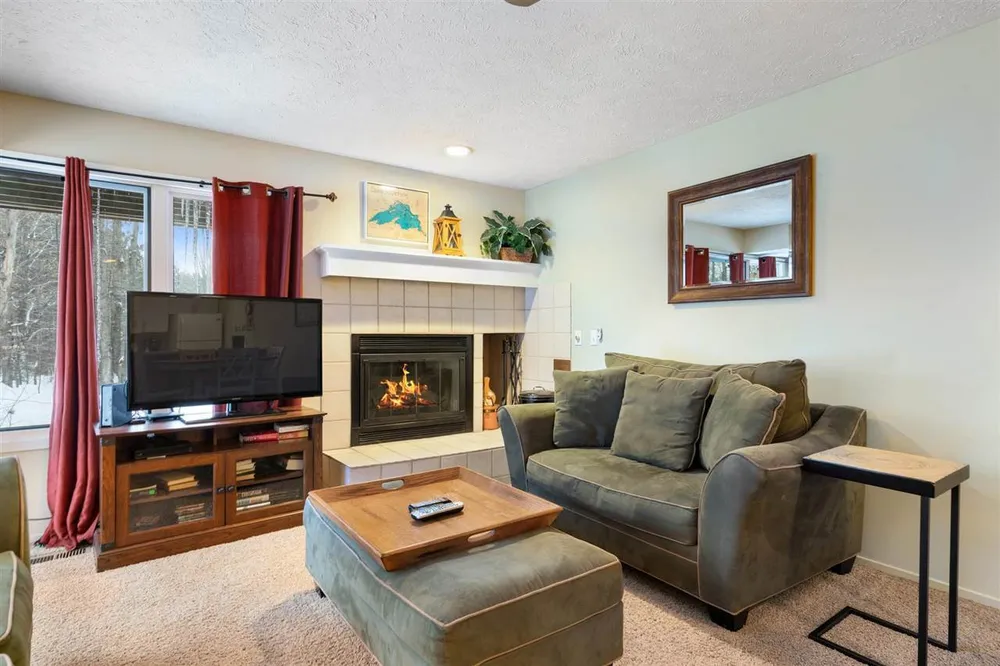 4749 S Pleasantview Rd, Harbor Springs, MI 49740