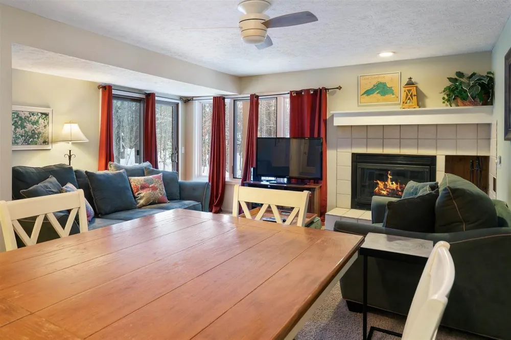 4749 S Pleasantview Rd, Harbor Springs, MI 49740