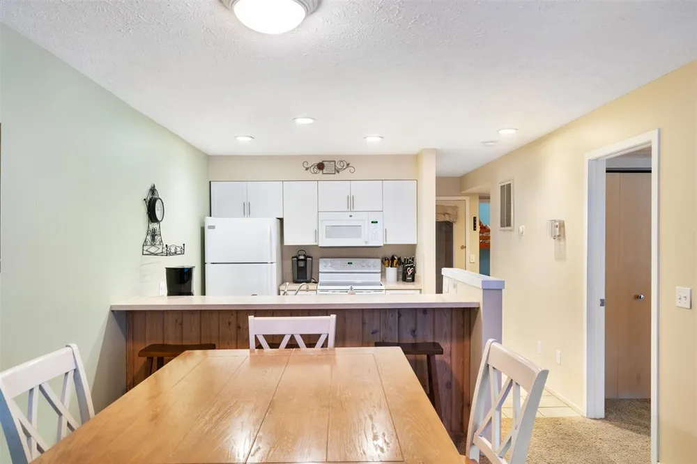4749 S Pleasantview Rd, Harbor Springs, MI 49740