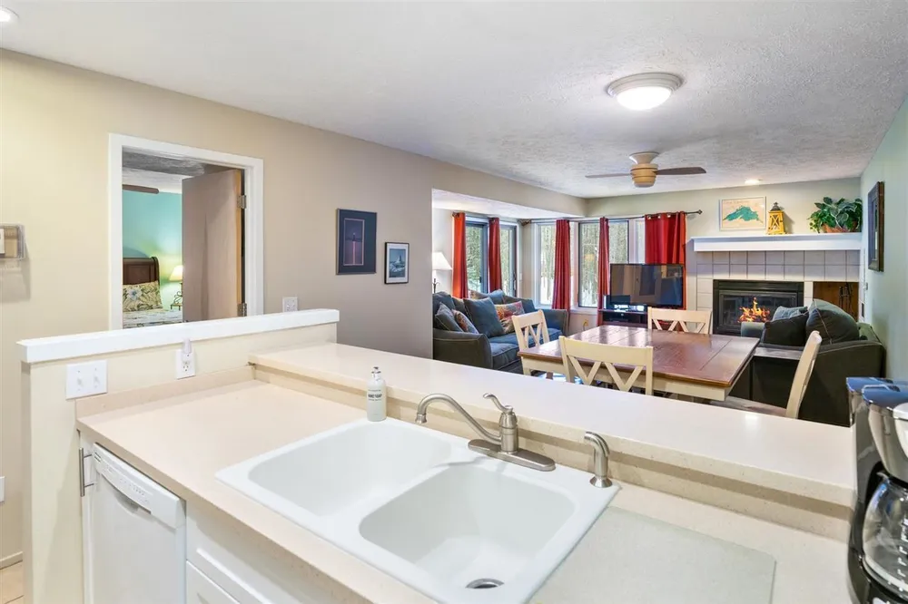 4749 S Pleasantview Rd, Harbor Springs, MI 49740
