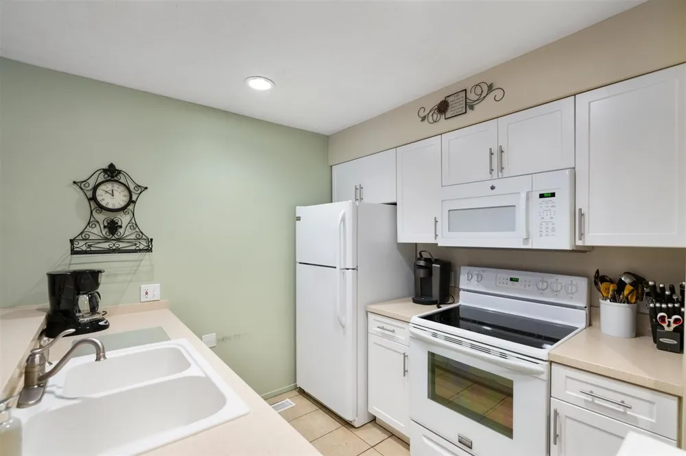 4749 S Pleasantview Rd, Harbor Springs, MI 49740