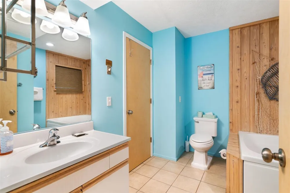 4749 S Pleasantview Rd, Harbor Springs, MI 49740