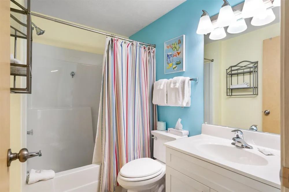 4749 S Pleasantview Rd, Harbor Springs, MI 49740