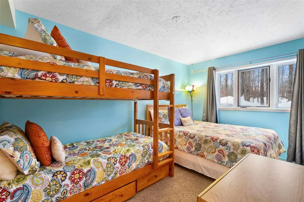 4749 S Pleasantview Rd, Harbor Springs, MI 49740