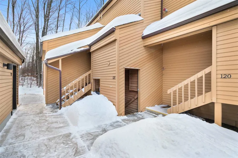 4749 S Pleasantview Rd, Harbor Springs, MI 49740