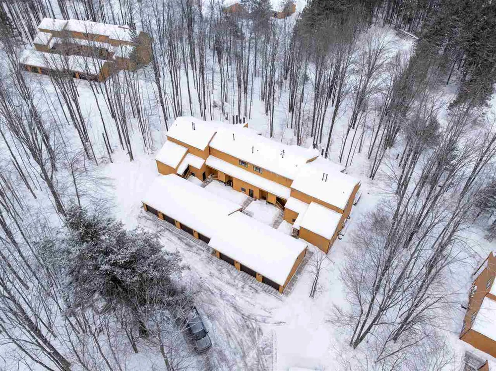 4749 S Pleasantview Rd, Harbor Springs, MI 49740