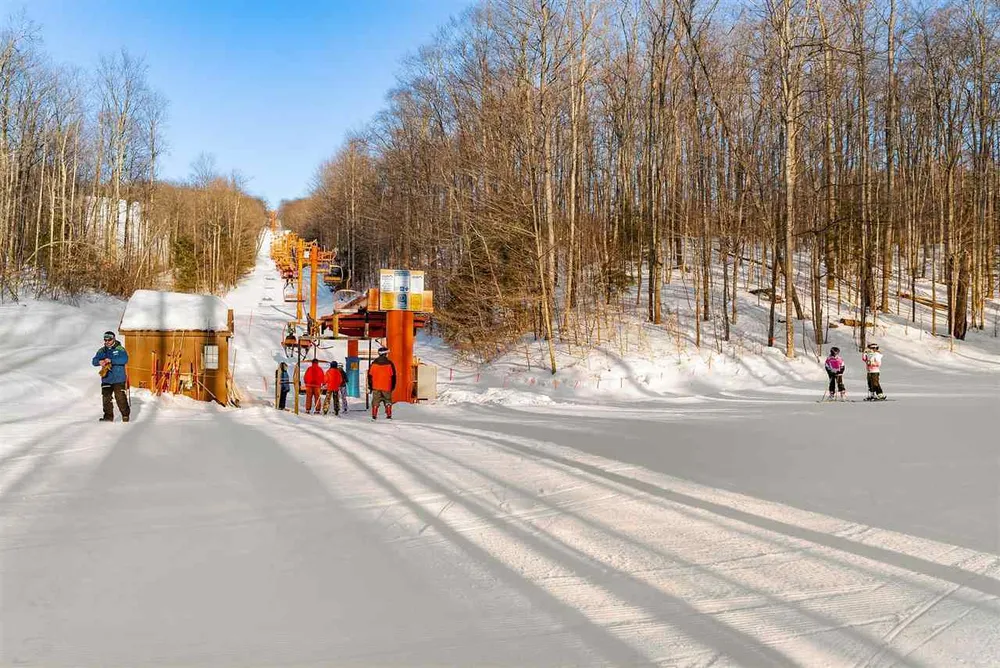 4749 S Pleasantview Rd, Harbor Springs, MI 49740