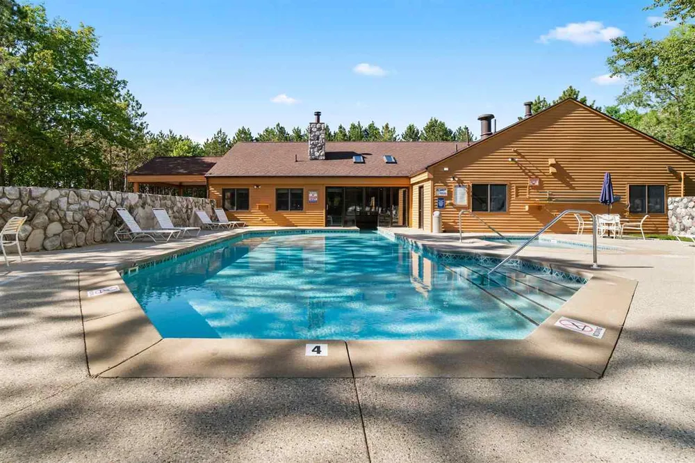 4749 S Pleasantview Rd, Harbor Springs, MI 49740