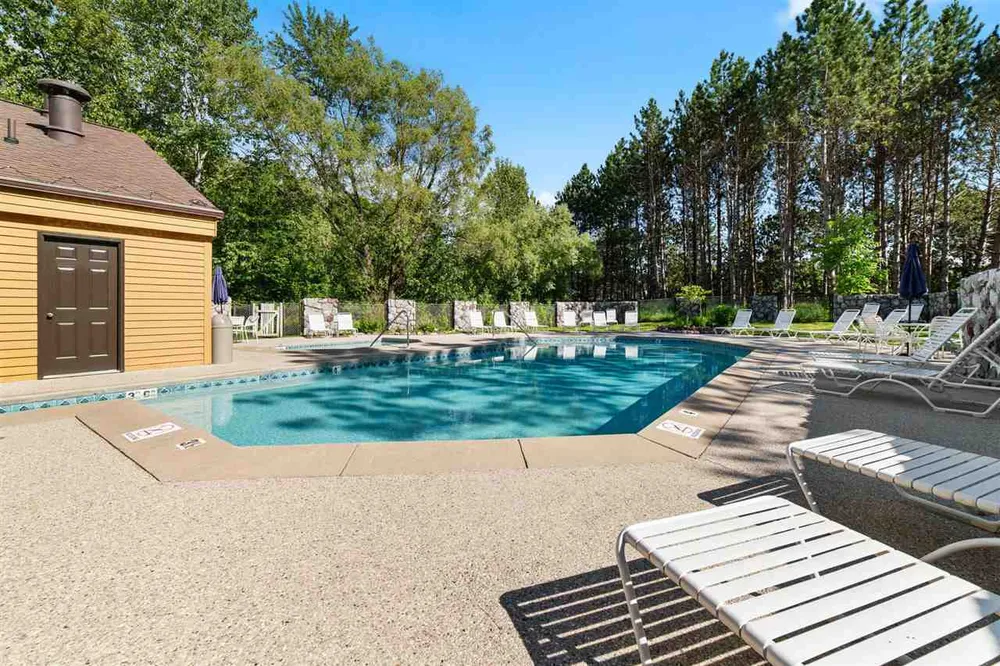 4749 S Pleasantview Rd, Harbor Springs, MI 49740