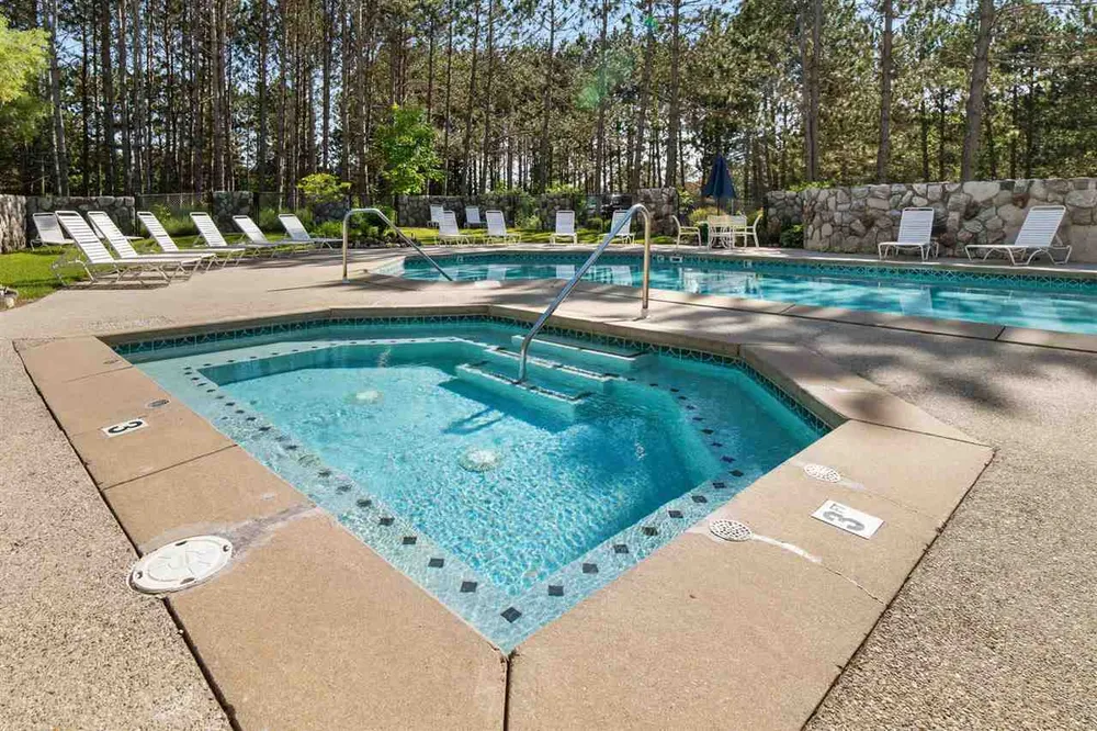 4749 S Pleasantview Rd, Harbor Springs, MI 49740