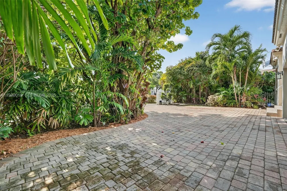 2913 SW 13th St, Miami, FL 33145