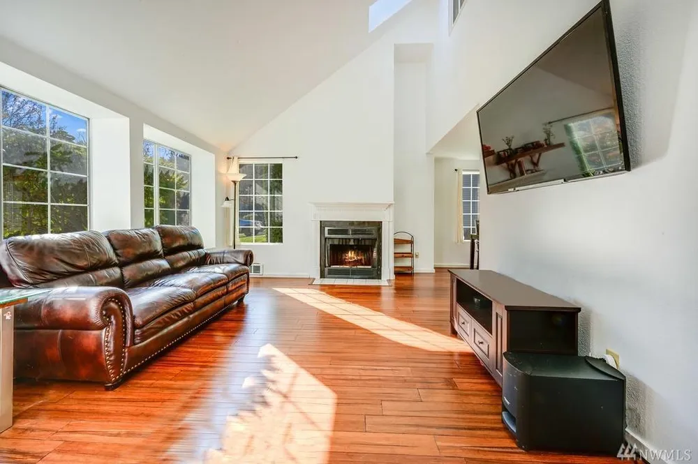 246 S 328th Ln, Federal Way, WA 98003