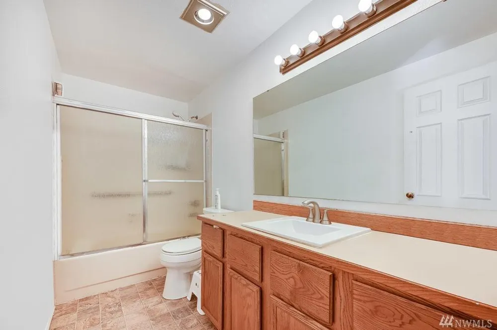 246 S 328th Ln, Federal Way, WA 98003