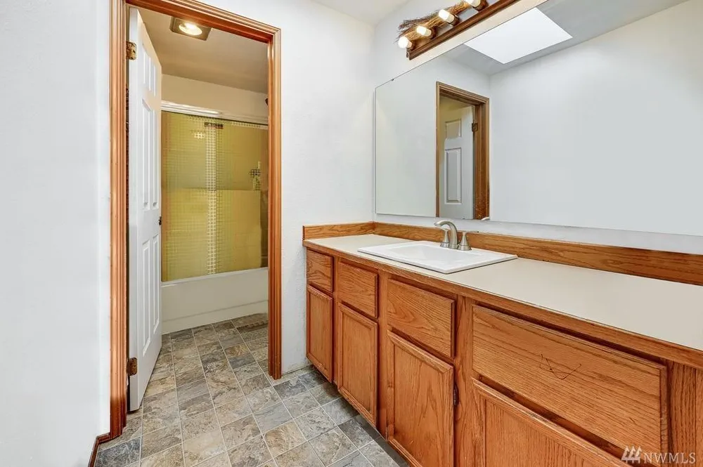 246 S 328th Ln, Federal Way, WA 98003
