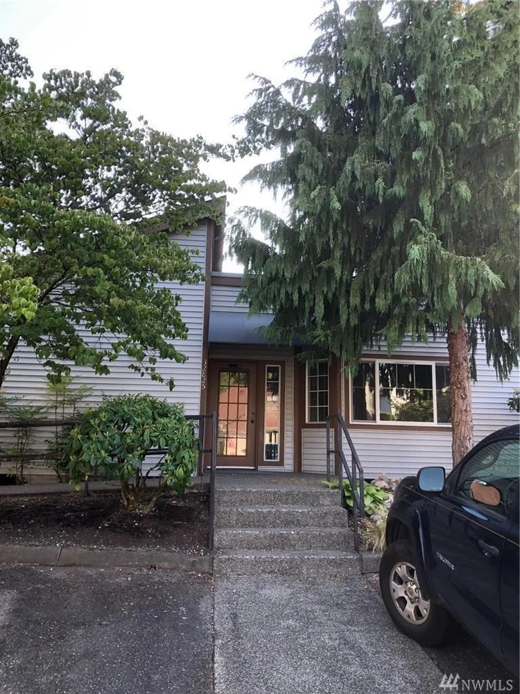 246 S 328th Ln, Federal Way, WA 98003