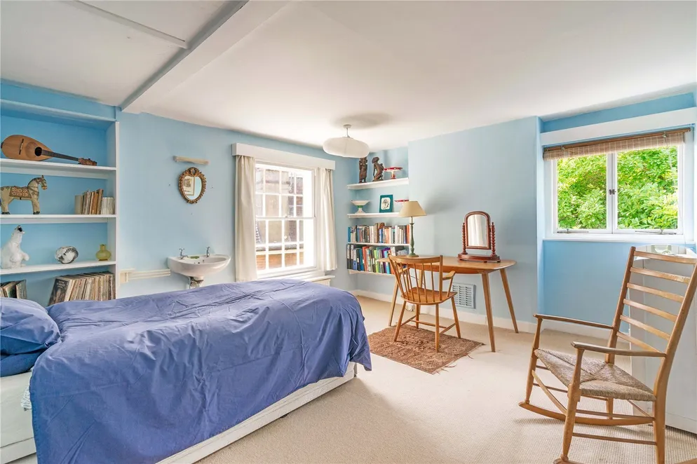 Property carousel item 14