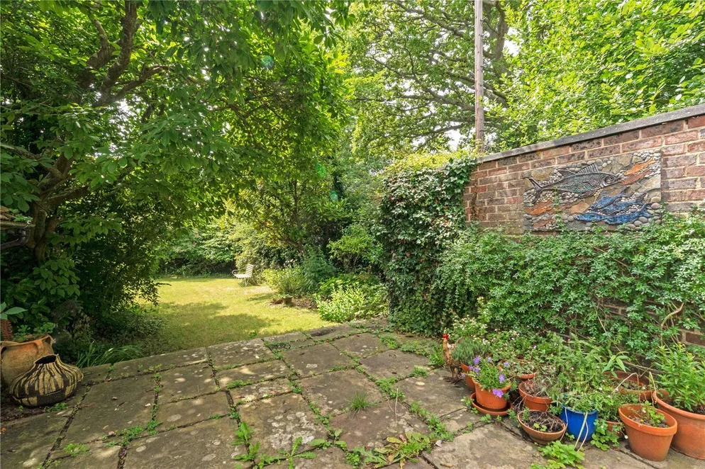 Property carousel item 19