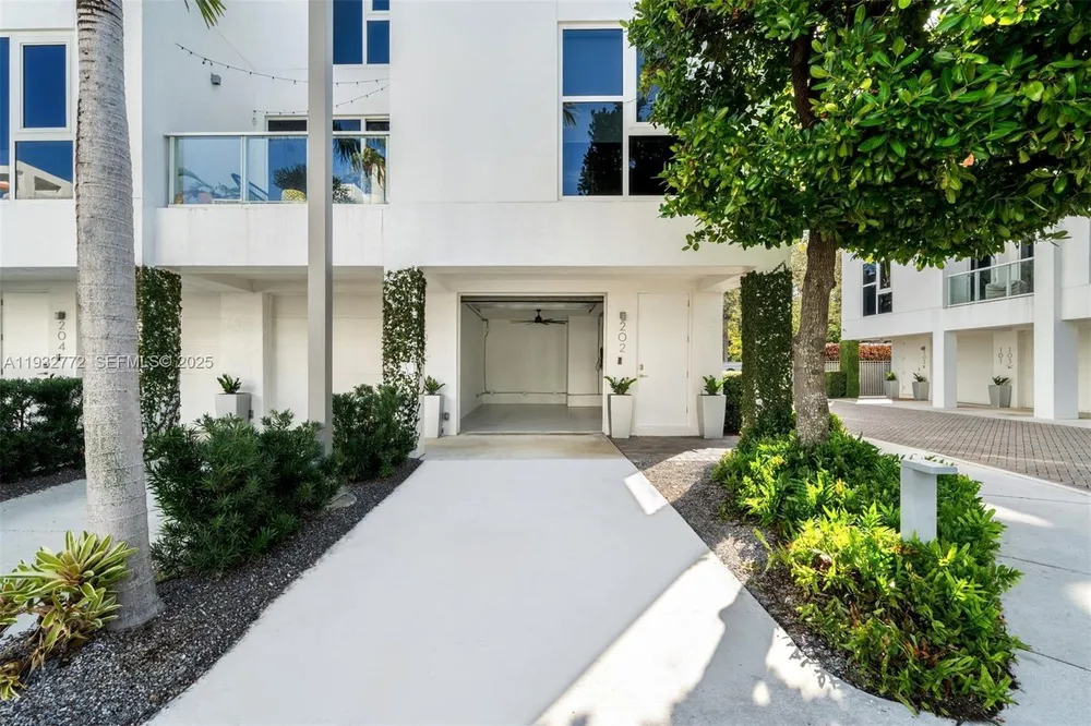 455 NE 39th St, Miami, FL 33137