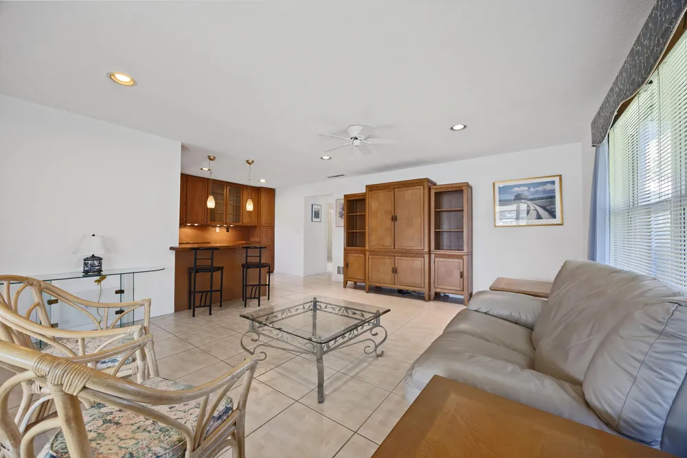 275 High Point Ct, Boynton Beach, FL 33435-6644