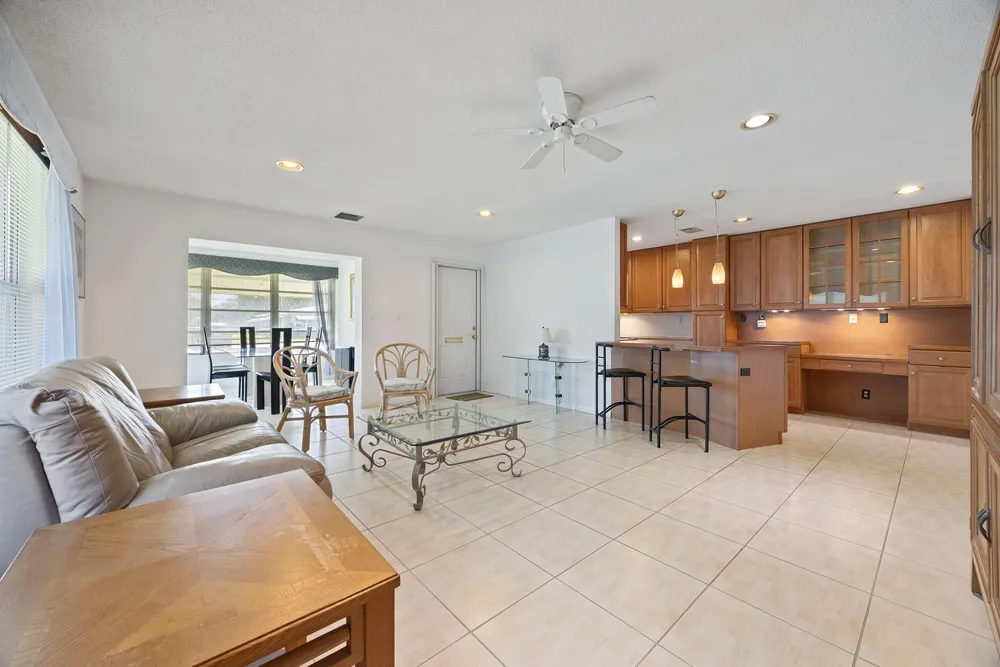 275 High Point Ct, Boynton Beach, FL 33435-6644