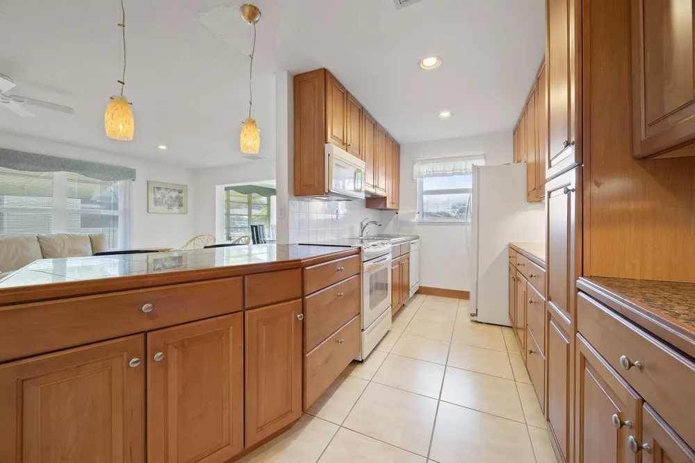 275 High Point Ct, Boynton Beach, FL 33435-6644