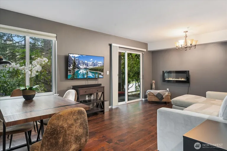 5589 Lakemont Blvd SE, Bellevue, WA 98006-5376