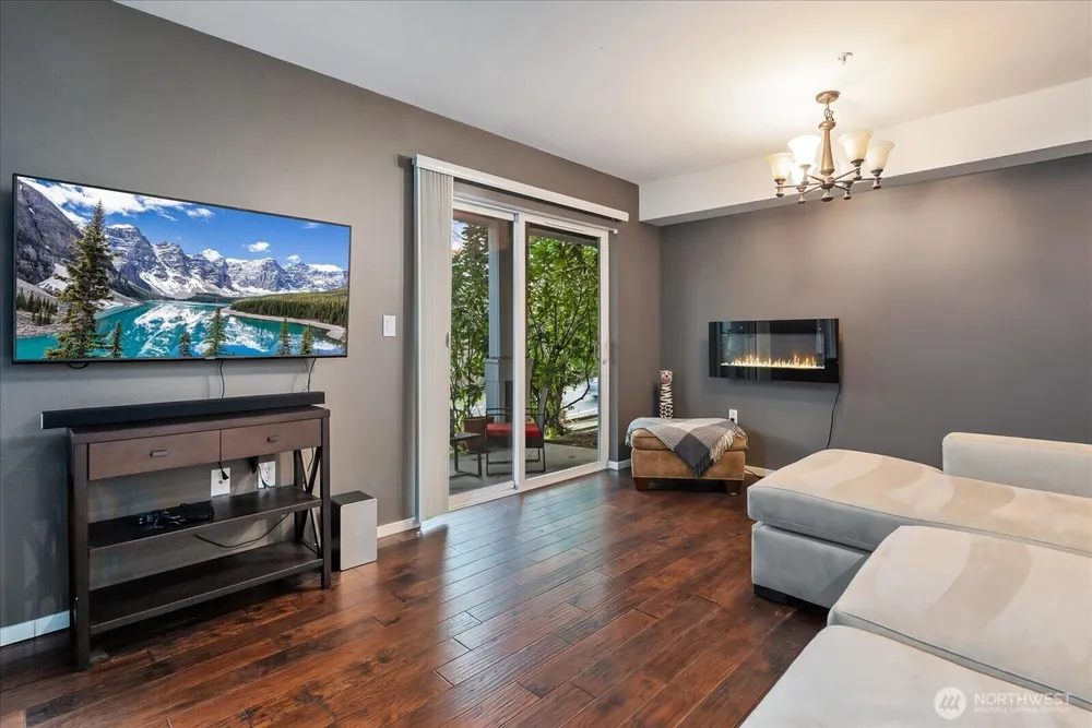 5589 Lakemont Blvd SE, Bellevue, WA 98006-5376
