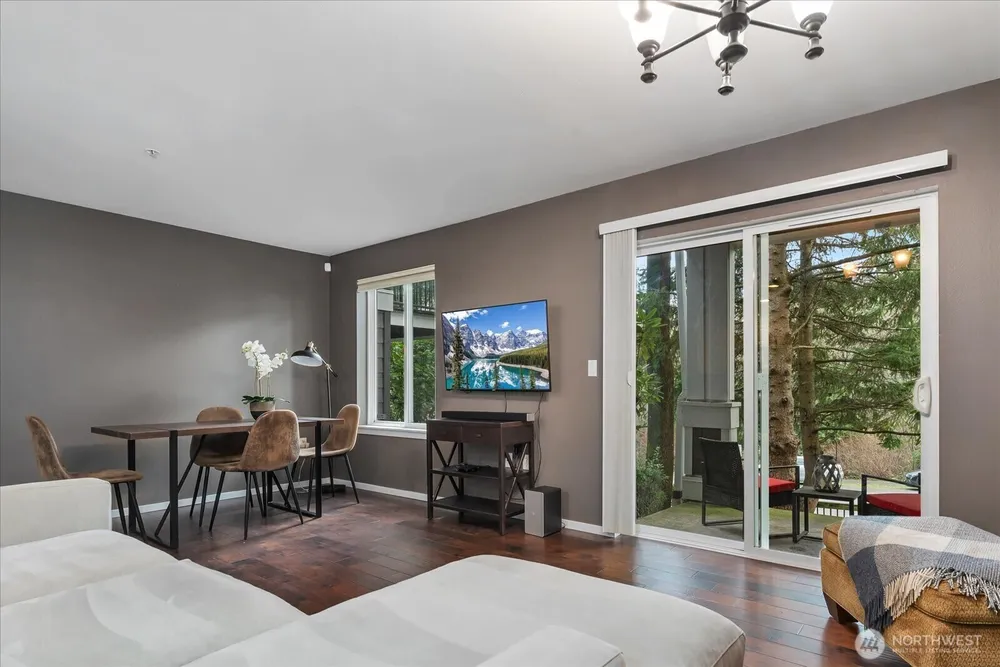 5589 Lakemont Blvd SE, Bellevue, WA 98006-5376