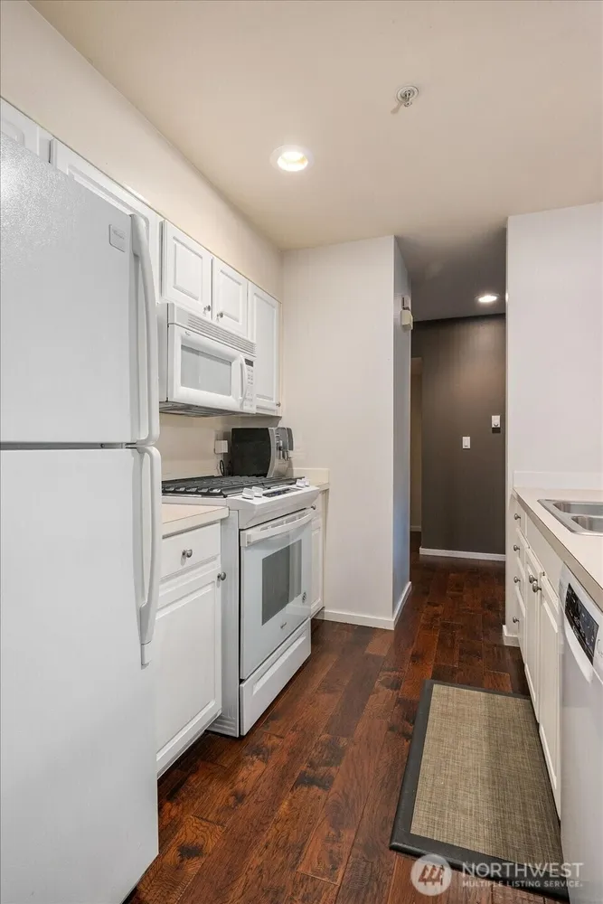 5589 Lakemont Blvd SE, Bellevue, WA 98006-5376