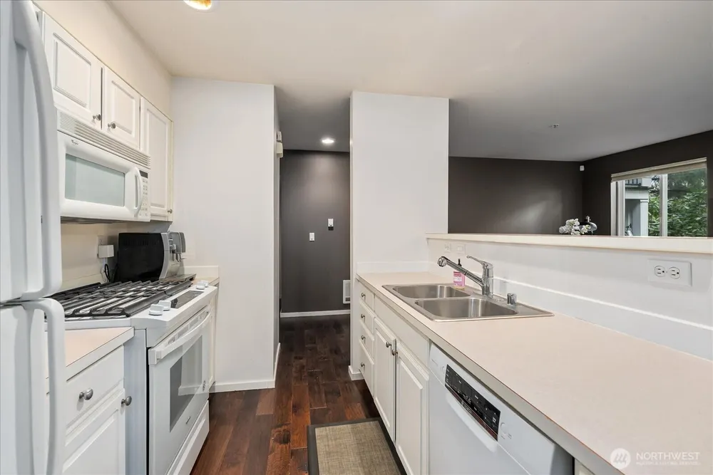 5589 Lakemont Blvd SE, Bellevue, WA 98006-5376