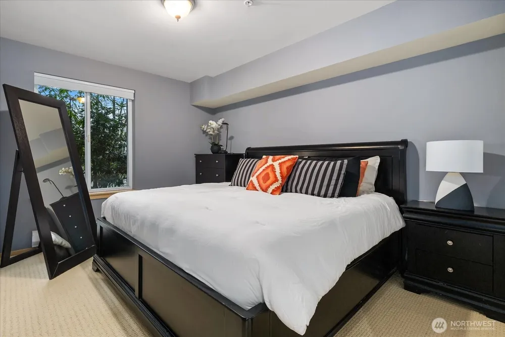 5589 Lakemont Blvd SE, Bellevue, WA 98006-5376