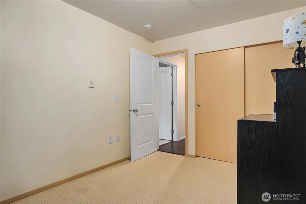 5589 Lakemont Blvd SE, Bellevue, WA 98006-5376
