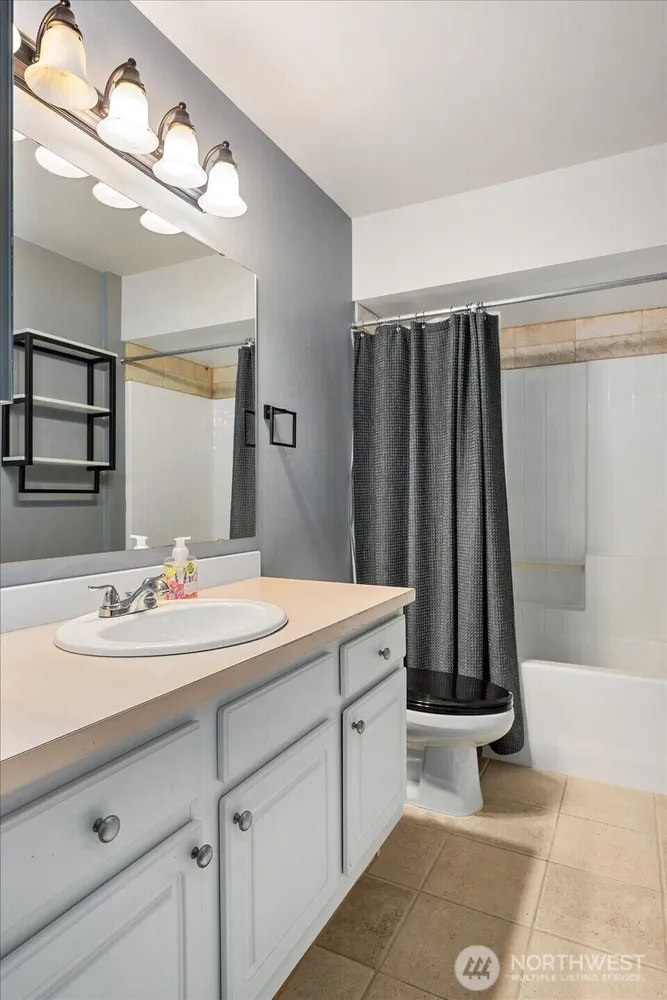 5589 Lakemont Blvd SE, Bellevue, WA 98006-5376
