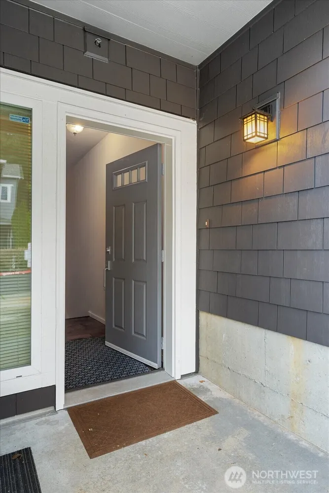 5589 Lakemont Blvd SE, Bellevue, WA 98006-5376