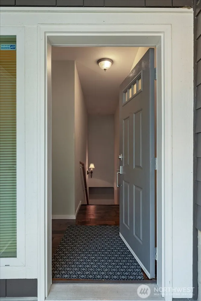 5589 Lakemont Blvd SE, Bellevue, WA 98006-5376