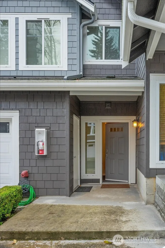 5589 Lakemont Blvd SE, Bellevue, WA 98006-5376