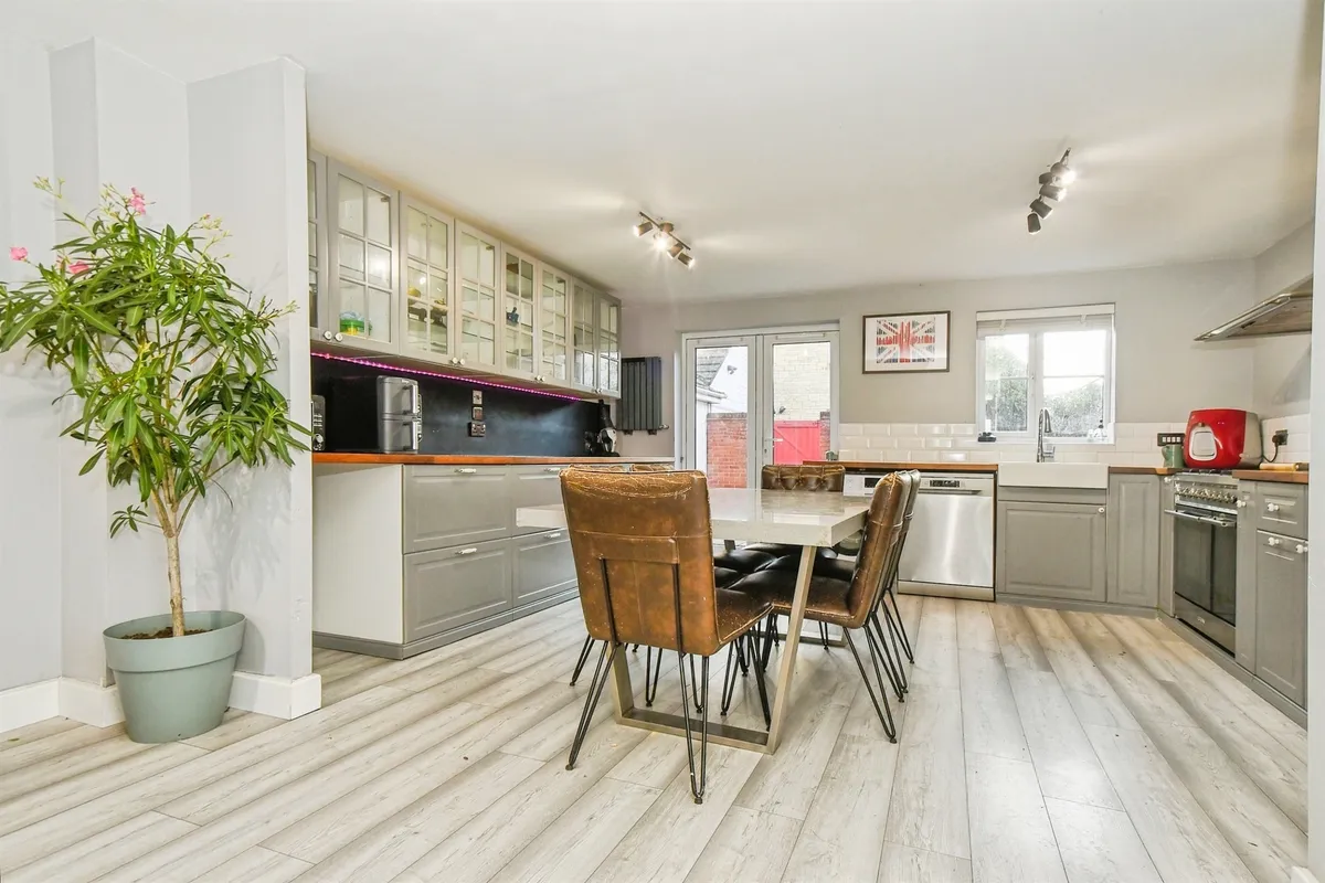 Grayling Close, Calne