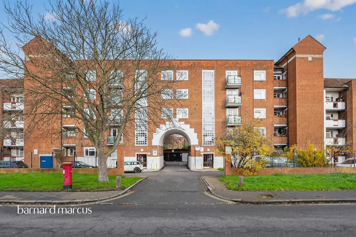 Clifford Avenue, Mortlake, London