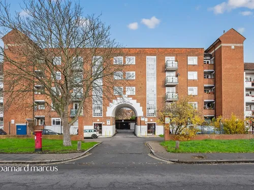 Clifford Avenue, Mortlake, Londonphoto