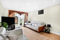 Osier Crescent, London