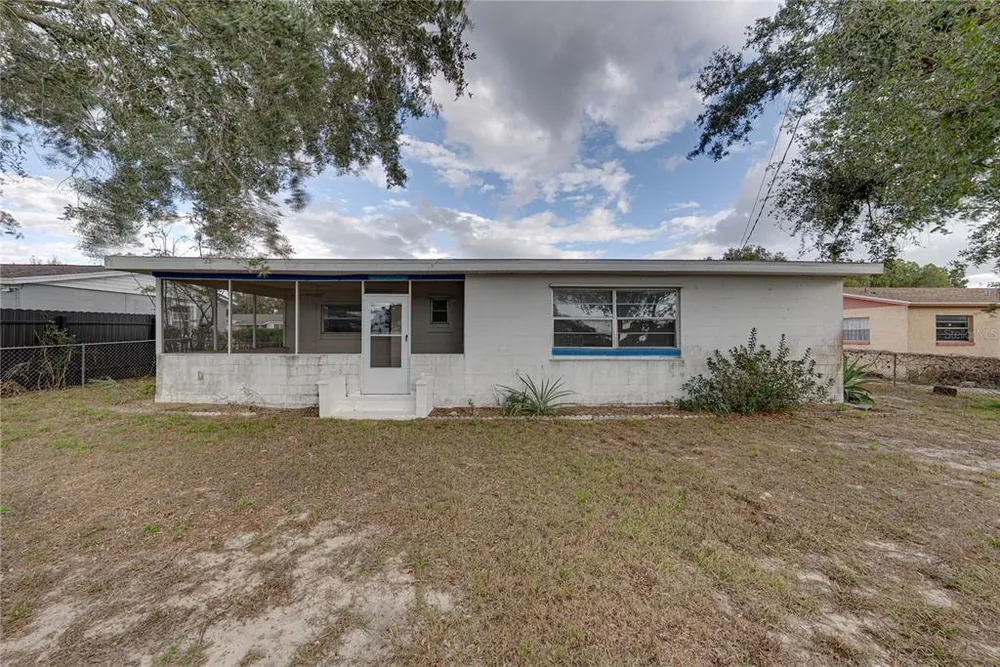 2011 9th St NE, Winter Haven, FL 33881