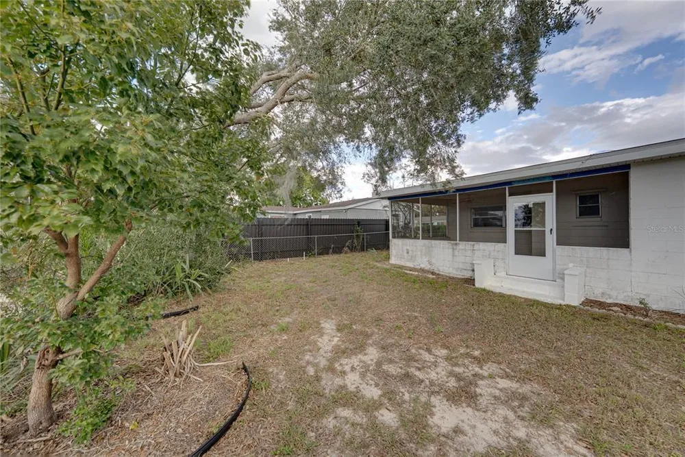 2011 9th St NE, Winter Haven, FL 33881