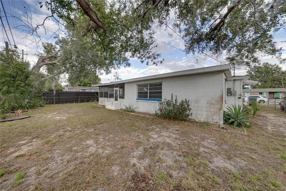 2011 9th St NE, Winter Haven, FL 33881