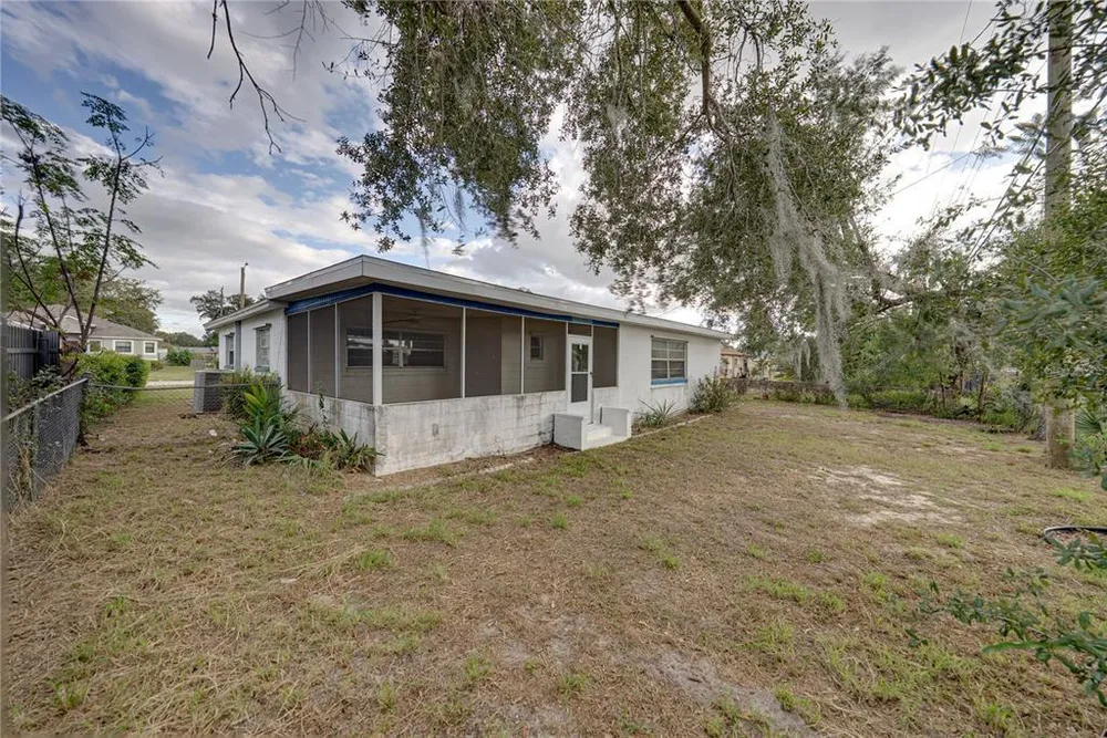 2011 9th St NE, Winter Haven, FL 33881