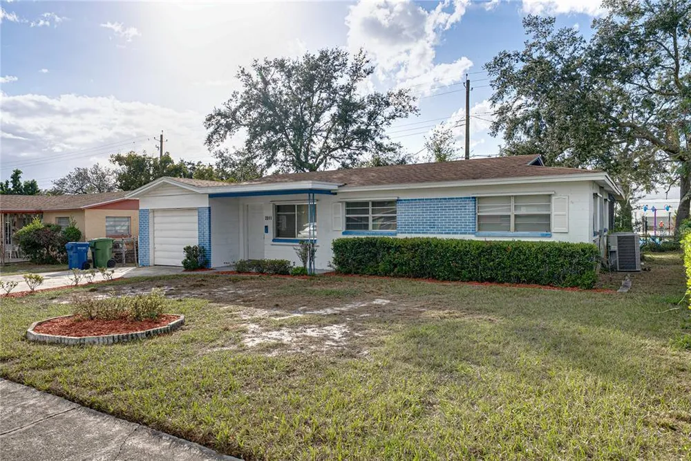 2011 9th St NE, Winter Haven, FL 33881