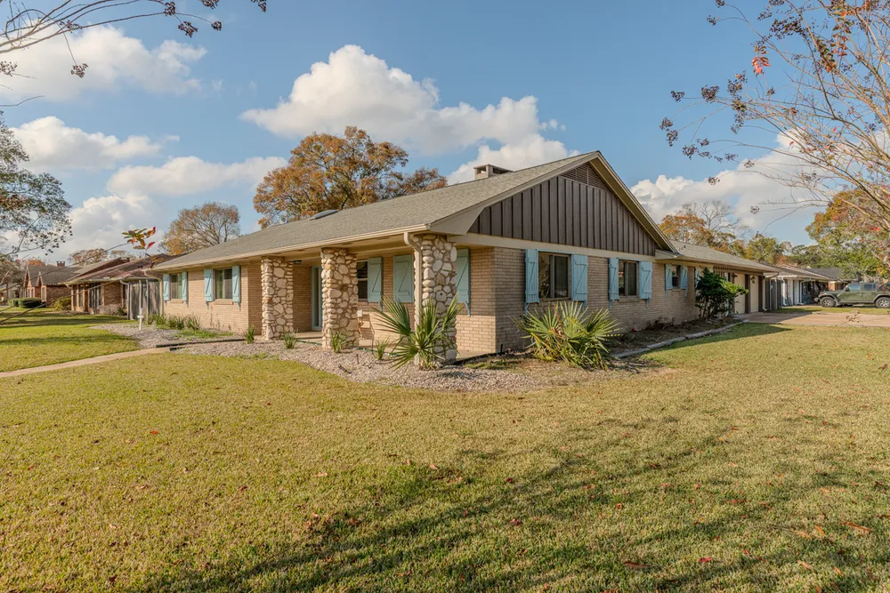 5710 Pickwick Ln, Beaumont, TX 77706