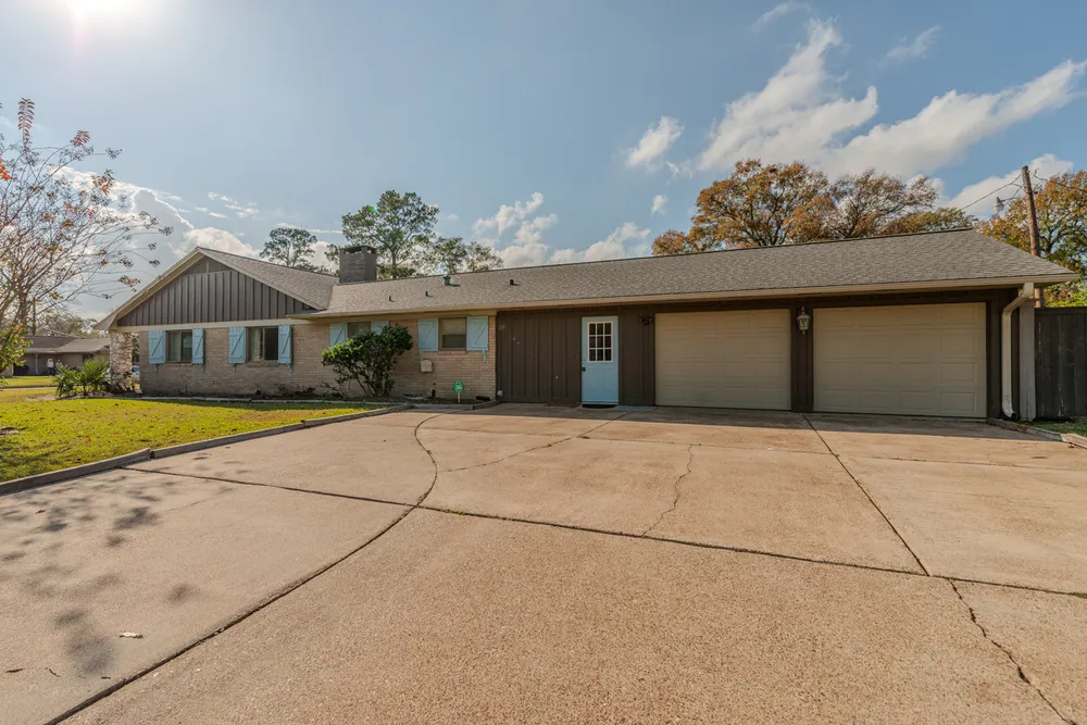 5710 Pickwick Ln, Beaumont, TX 77706