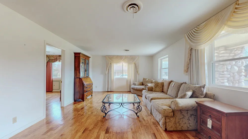 5710 Pickwick Ln, Beaumont, TX 77706